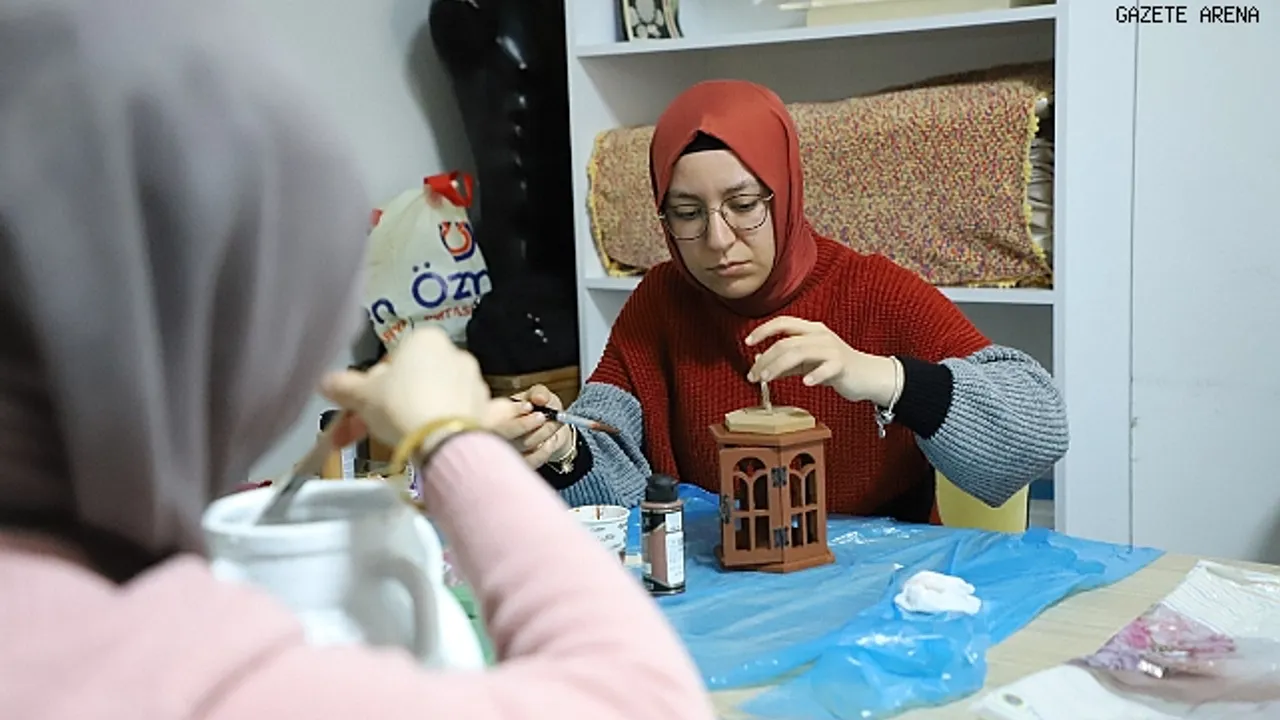 Bu kurslarda kadınlar kendilerini geliştermekle kalmıyor ev bütcesine de katkı sağlıyor