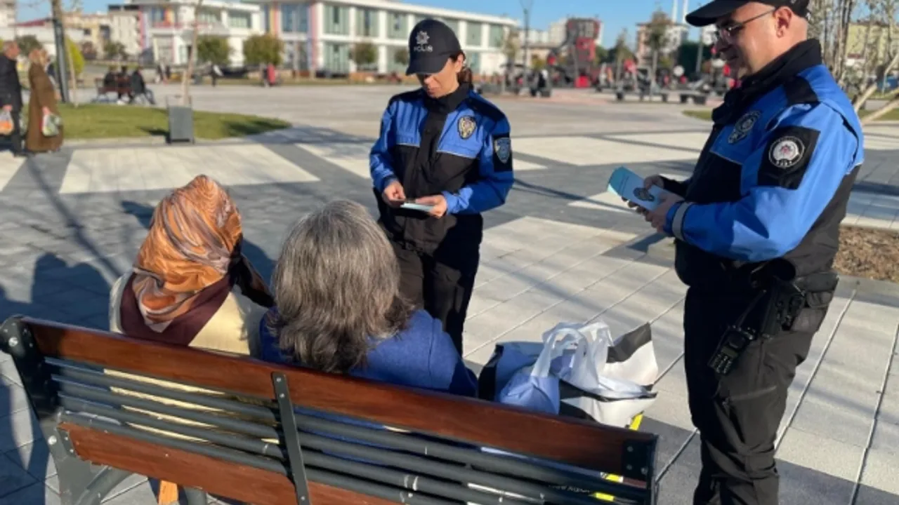 ‘Dolandırıcıların oyunlarına karşı polisten bilgilendirme çalışması!’