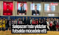 Salıpazarı’nda yıldızlar futsalda mücadele etti