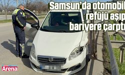 Samsun’da otomobil refüjü aşıp bariyere çarptı