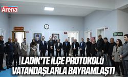 Ladik'te ilçe protokolü vatandaşlarla bayramlaştı