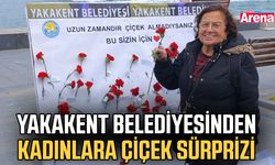 Yakakent Belediyesinden kadınlara çiçek sürprizi