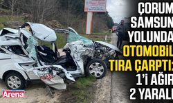 Samsun yolunda otomobil tıra çarptı: 1’i ağır 2 yaralı