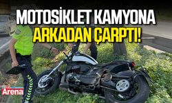 Canik’te motosiklet kamyona arkadan çarptı
