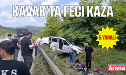 Kavak’ta iki otomobil çarpıştı: 5 yaralı