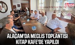 Alaçam'da meclis toplantısı Kitap Kafe'de yapıldı