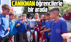 Türkiye'nin ilk insansı robotu CANİKMAN öğrencilerle buluştu