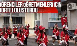 Bafra’da öğrenciler öğretmenleri için kortej oluşturdu