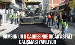 Samsun’un o caddesinde sıcak asfalt çalışması yapılıyor