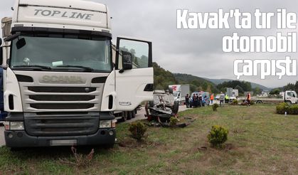 Kavak'ta tır ile otomobil çarpıştı