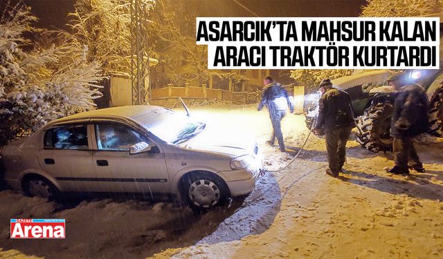 Asarcık’ta kar nedeniyle mahsur kalan aracı traktör kurtardı