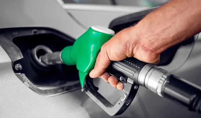 Benzin fiyatlarına gece yarısı zammı