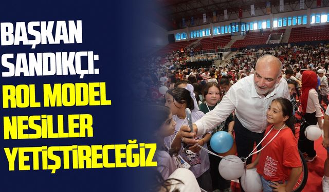 Canik’te 2 bin 500 çocuk hediyelerine kavuşuyor