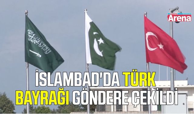 İslambad'da Türk bayrağı göndere çekildi