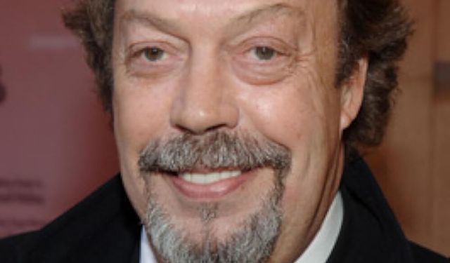 Sinemanın unutulmaz oyuncusu Tim Curry hayatını kaybetti