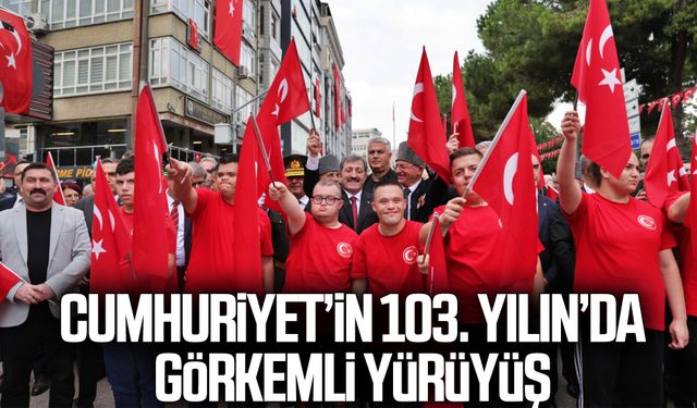 Samsun’da 1919 metrelik Türk bayrağıyla Cumhuriyet coşkusu