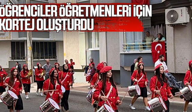 Bafra’da öğrenciler öğretmenleri için kortej oluşturdu