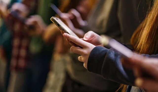 15 yaş altı sosyal medya düzenlemesi Resmi Gazete'de