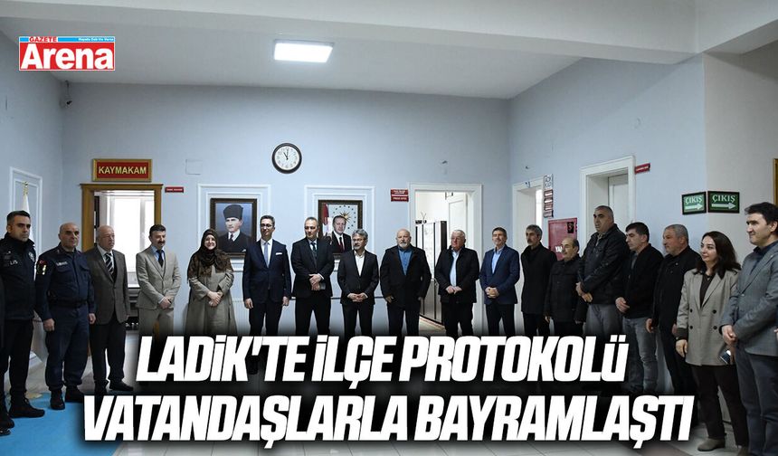 Ladik'te ilçe protokolü vatandaşlarla bayramlaştı