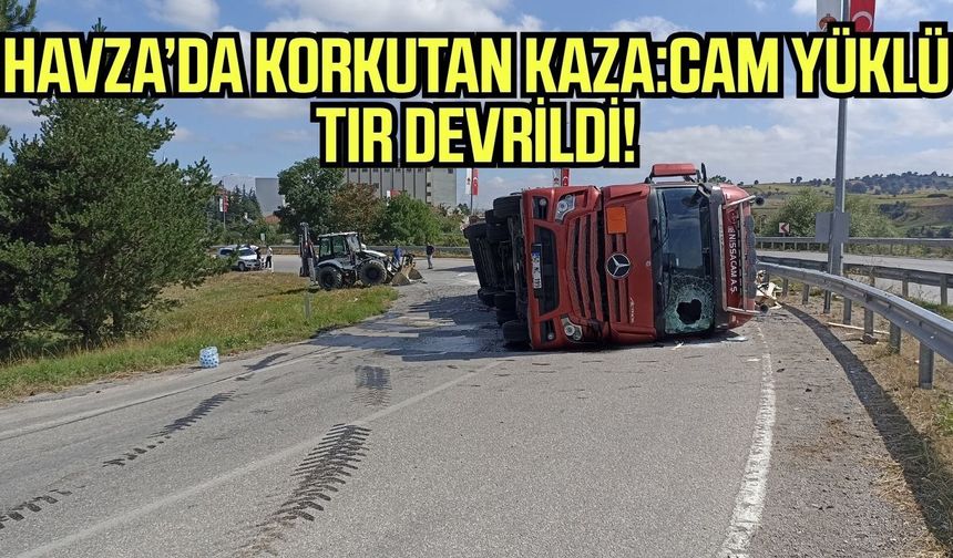 Havza’da korkutan kaza: cam yüklü tır devrildi!