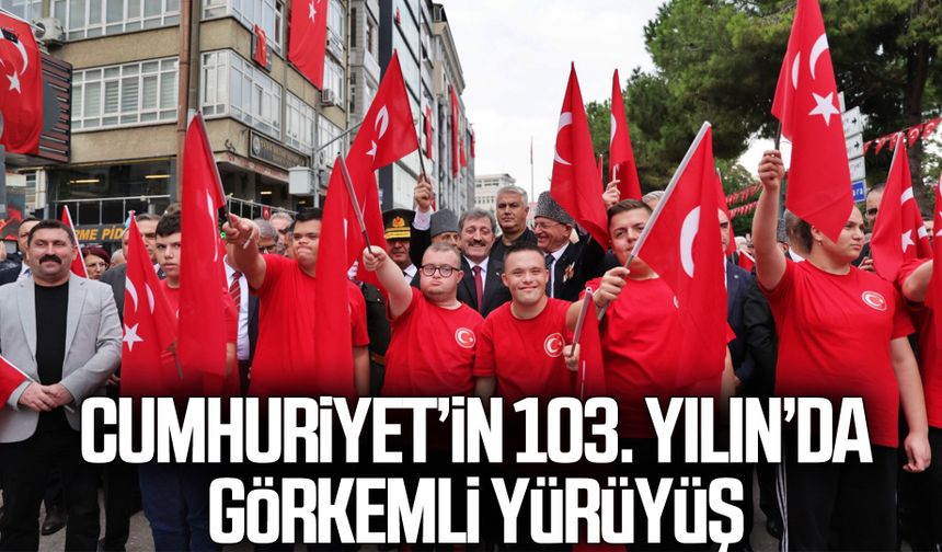 Samsun’da 1919 metrelik Türk bayrağıyla Cumhuriyet coşkusu