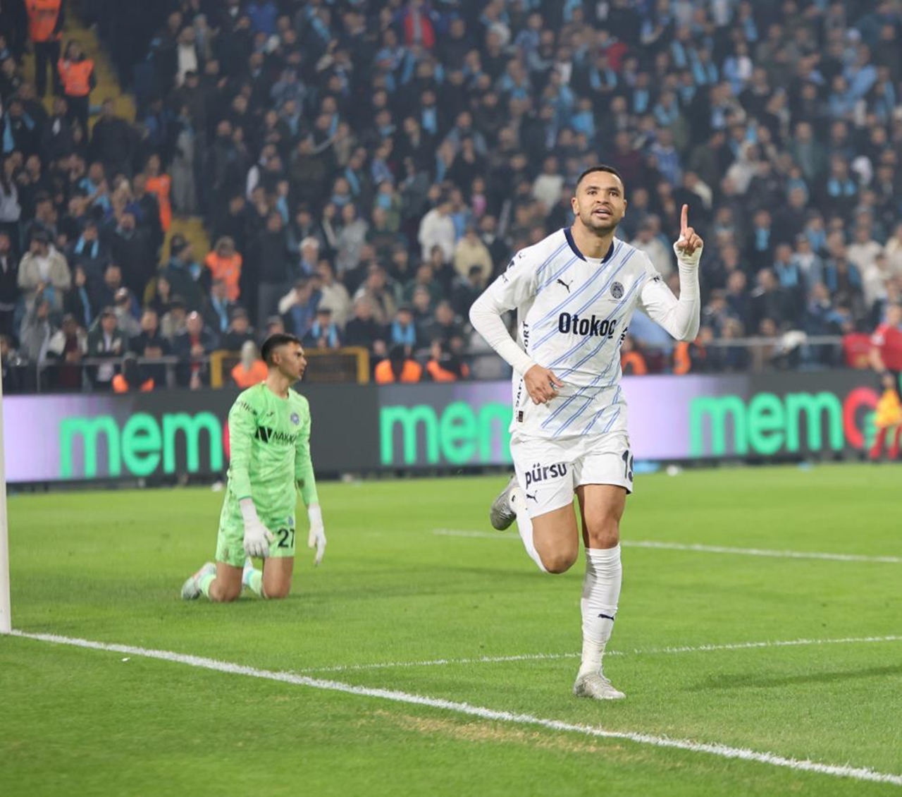 Galatasaray'ın Serisi sona erdi, Fenerbahçe zirveye yaklaşıyor