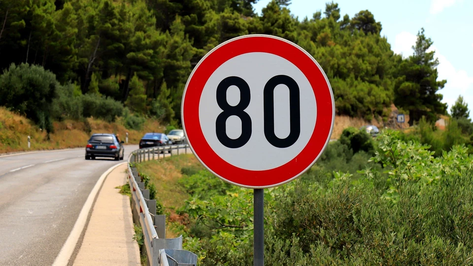 Hiz Sinir Bolgeleri Ve Eski Trafik Levhalari Degisiyor Iqtx