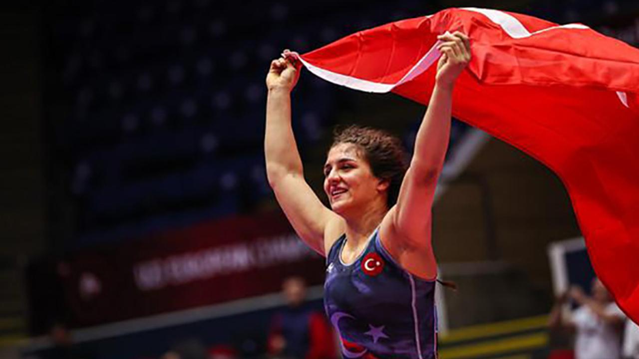 Milli Guresci Nesrin Bas 2013335