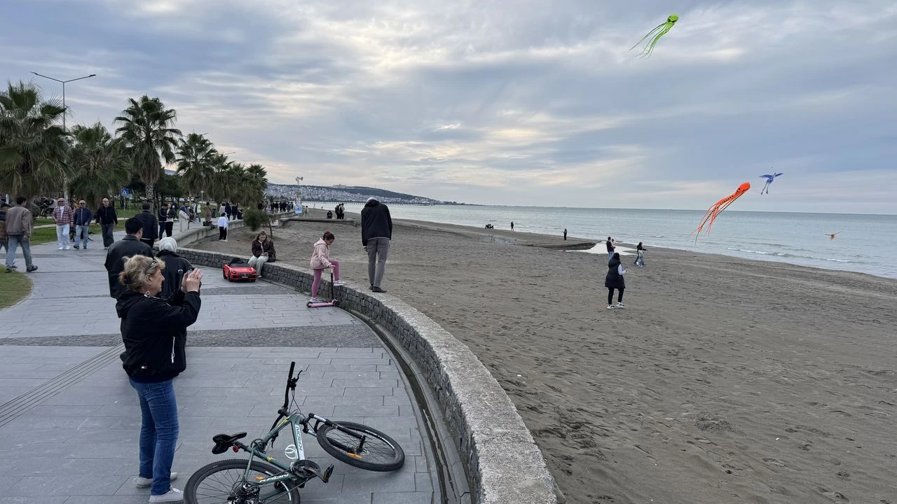 Samsunun Semalarini Ucurtmalar Renklendirdi