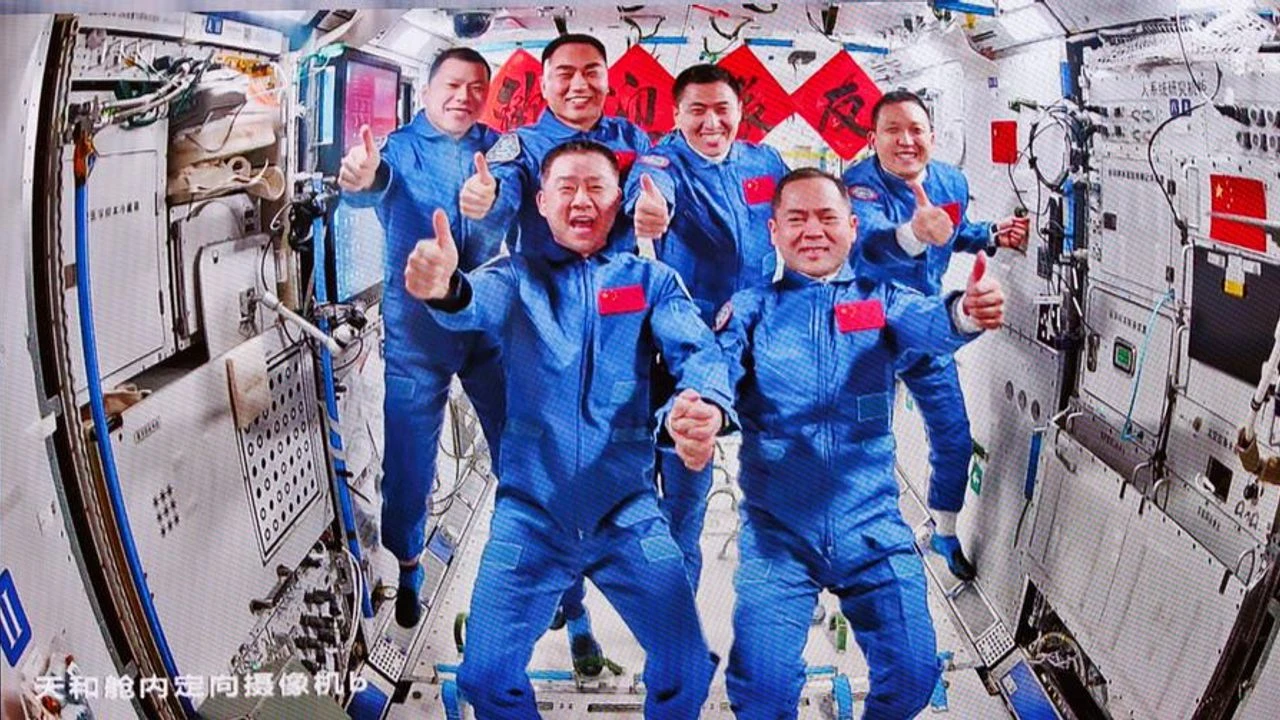Shenzhou 21 1