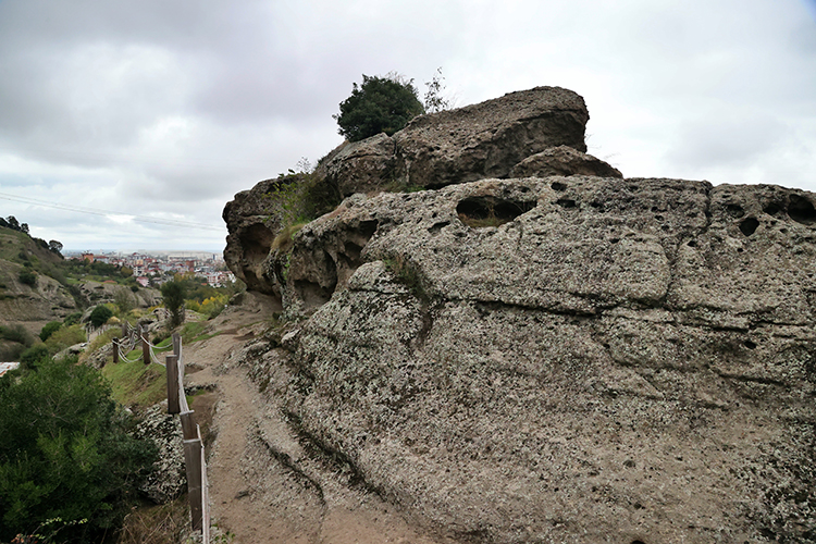 Tekkeköy Mağaraları