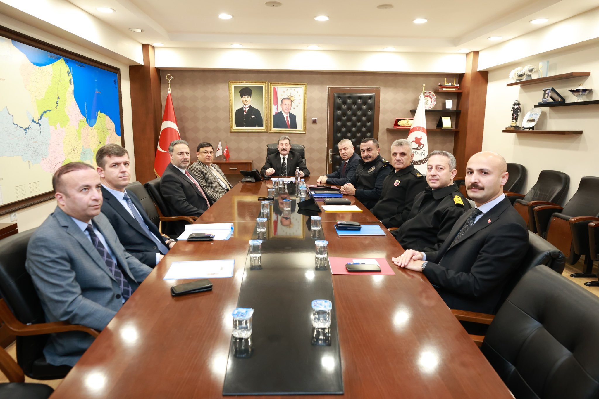 H Atrfw0A Y A A E8 D