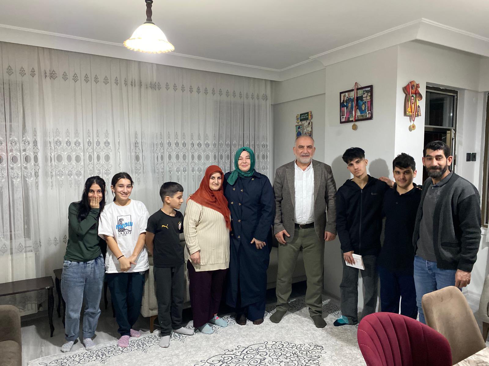 H Bnjd8L W U A E2 O Vv