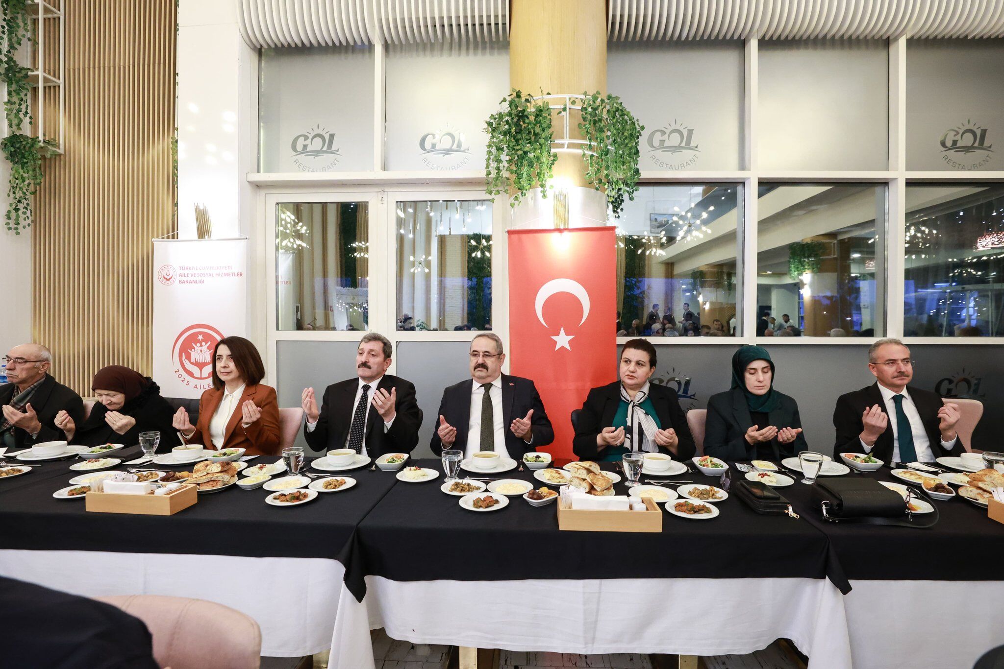 H C G8D0Yag A A9T Jp