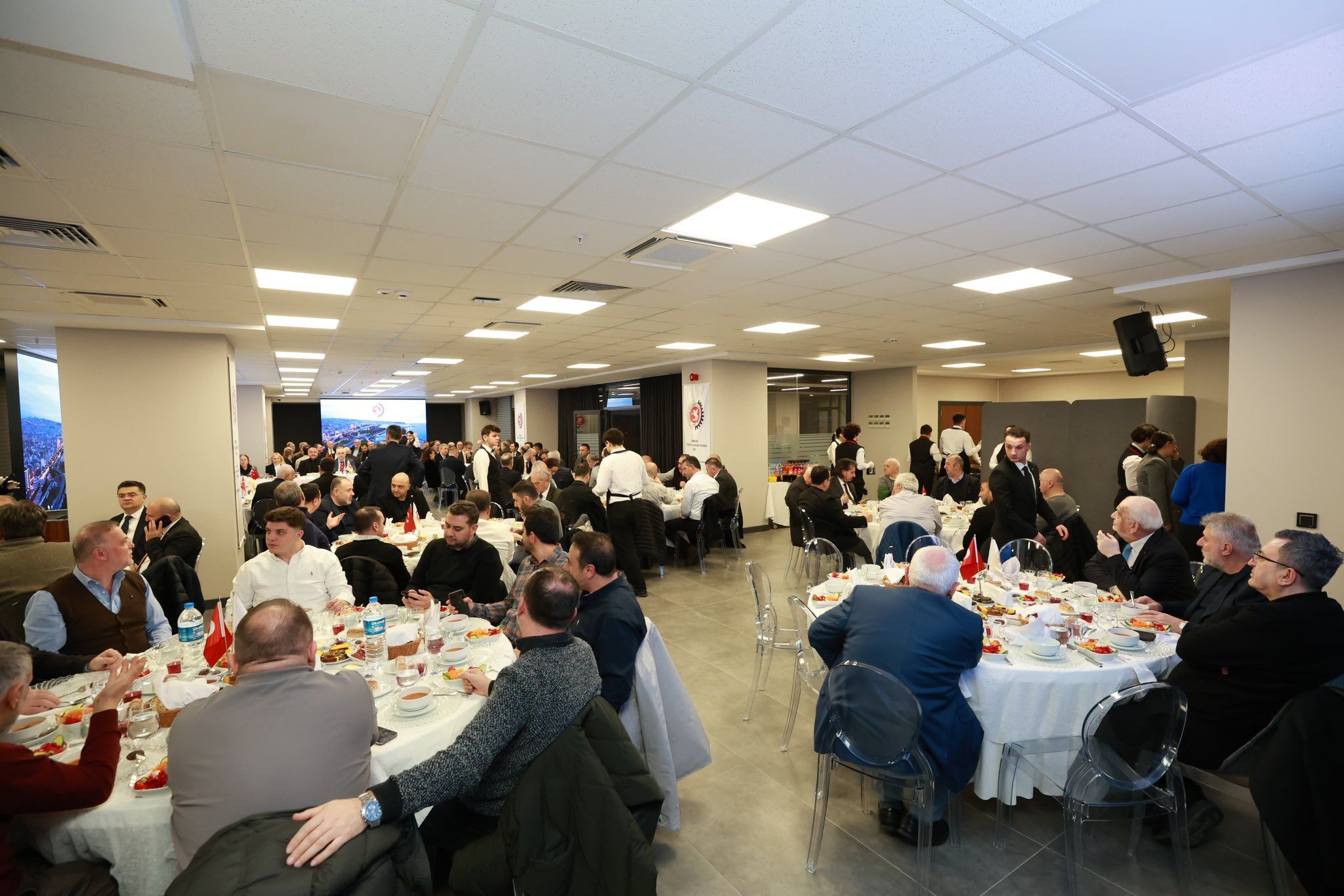 H C Lhr E M X Y A A A5Gz