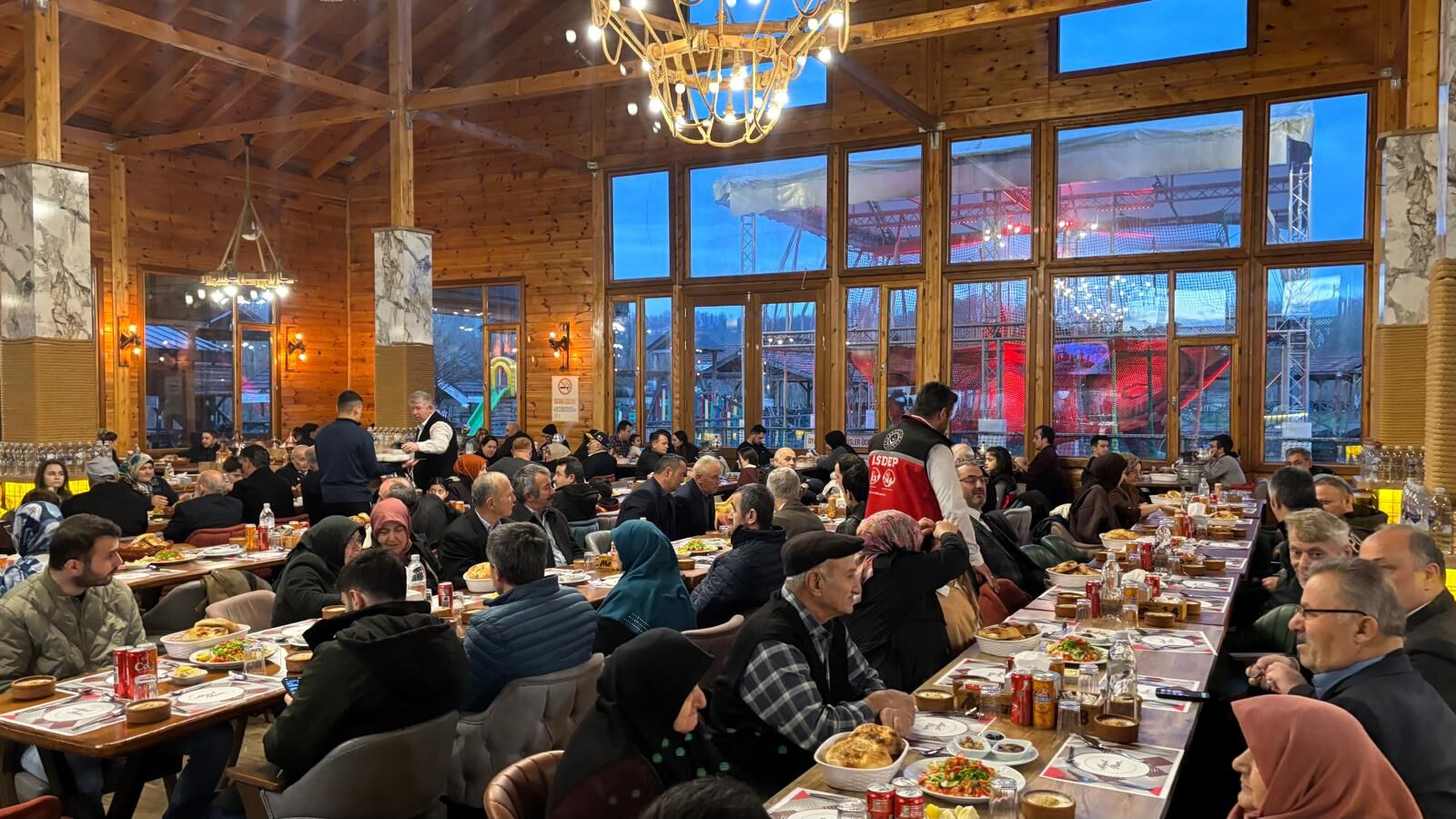 Aa 20260304 40734483 40734480 Salipazarinda Sehit Aileleri Gaziler Ile Oksuz Ve Yetim Cocuklar Iftar Sofrasinda Bulustu (1)