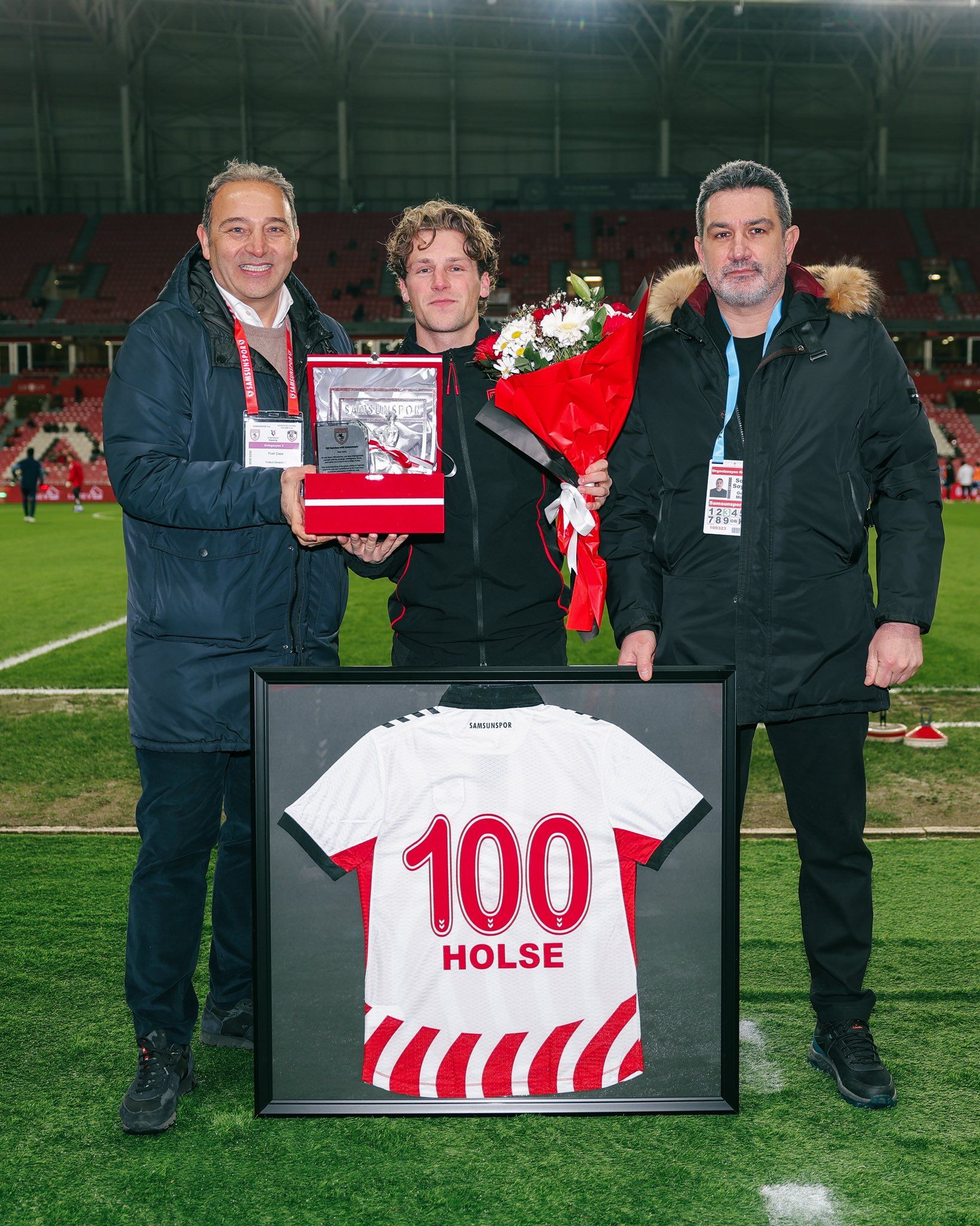 H C Vv Z F Q Xk A A X T A4