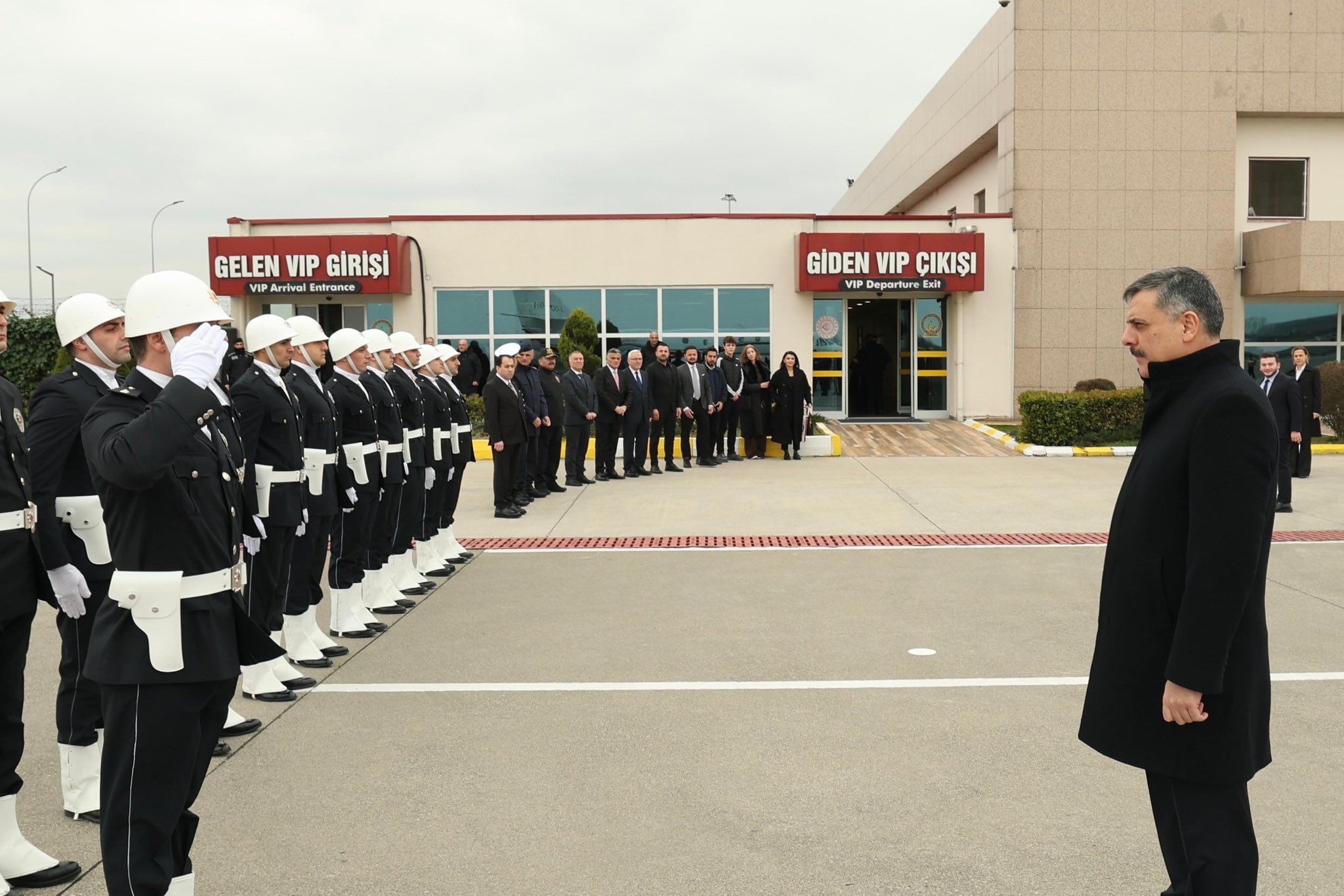 H Dnjp G N X M A E W4 Lh