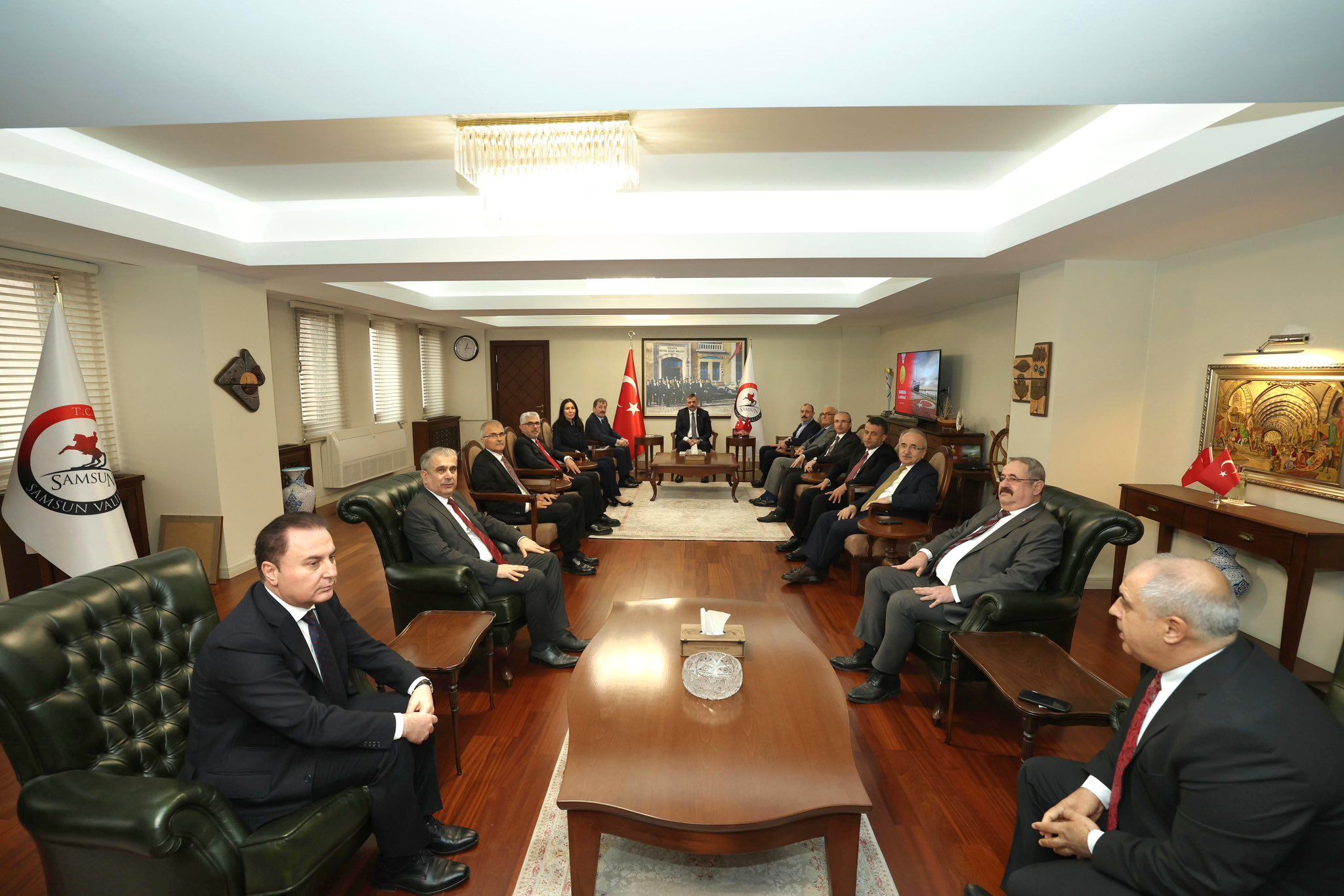 H Dnkqw P X E A A Sq4 K