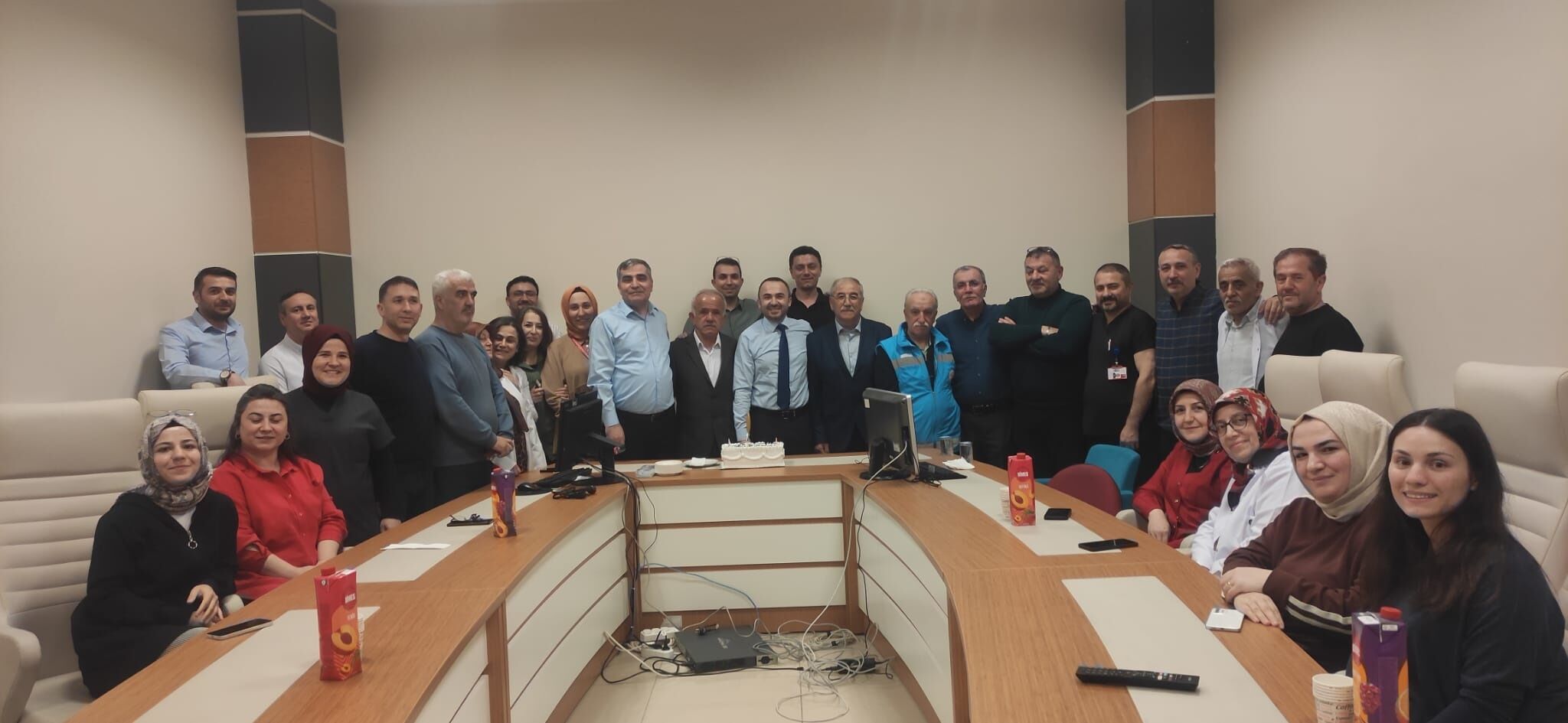 A A 20260410 41074713 41074712 V E Z I R K O P R U D E V L E T H A S T A N E S I N D E E M E K L I P E R S O N E L E V E D A P R O G R A M I D U Z E N L E N D I