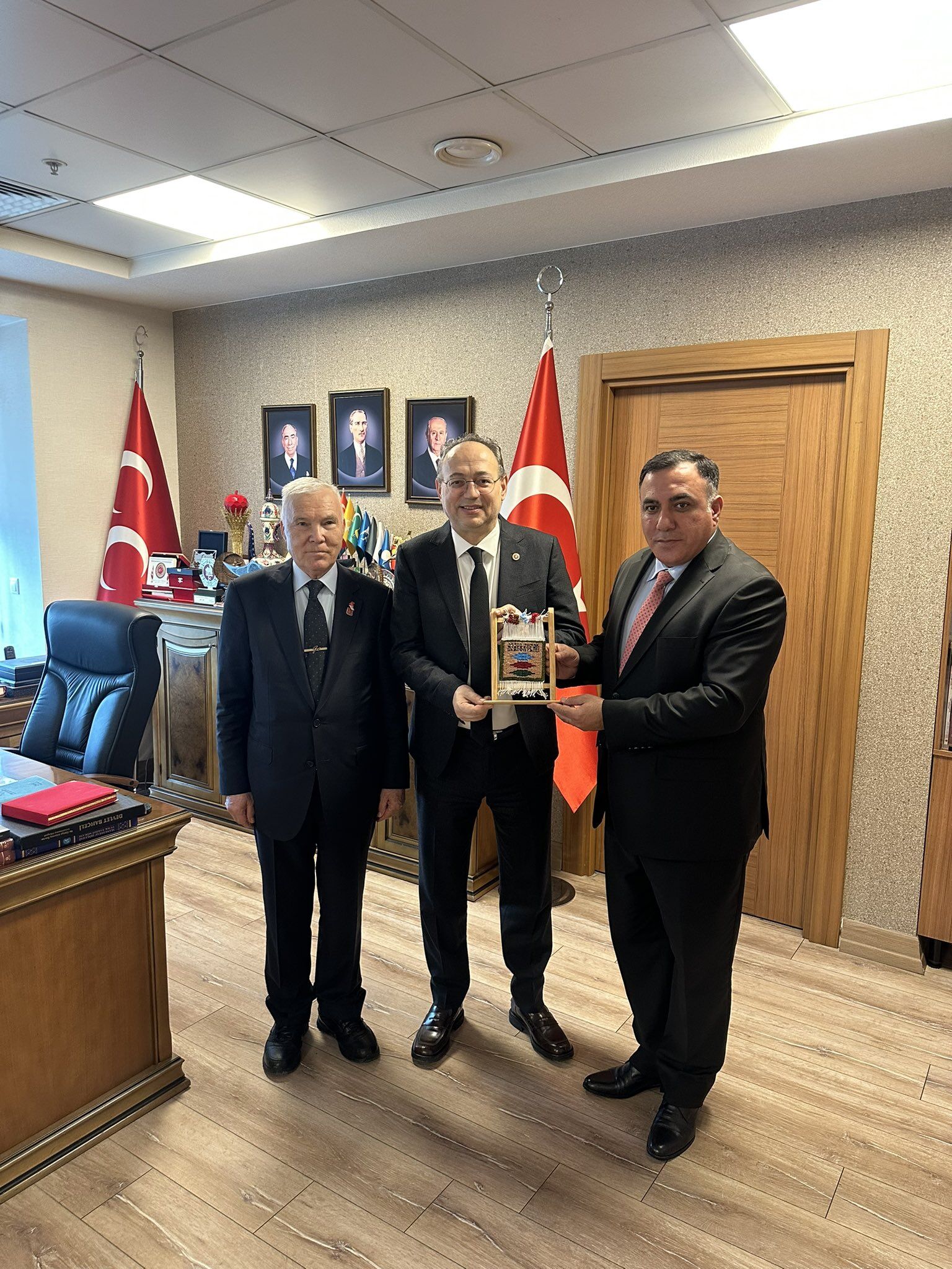 H E59Mae Xk A A Ujg R