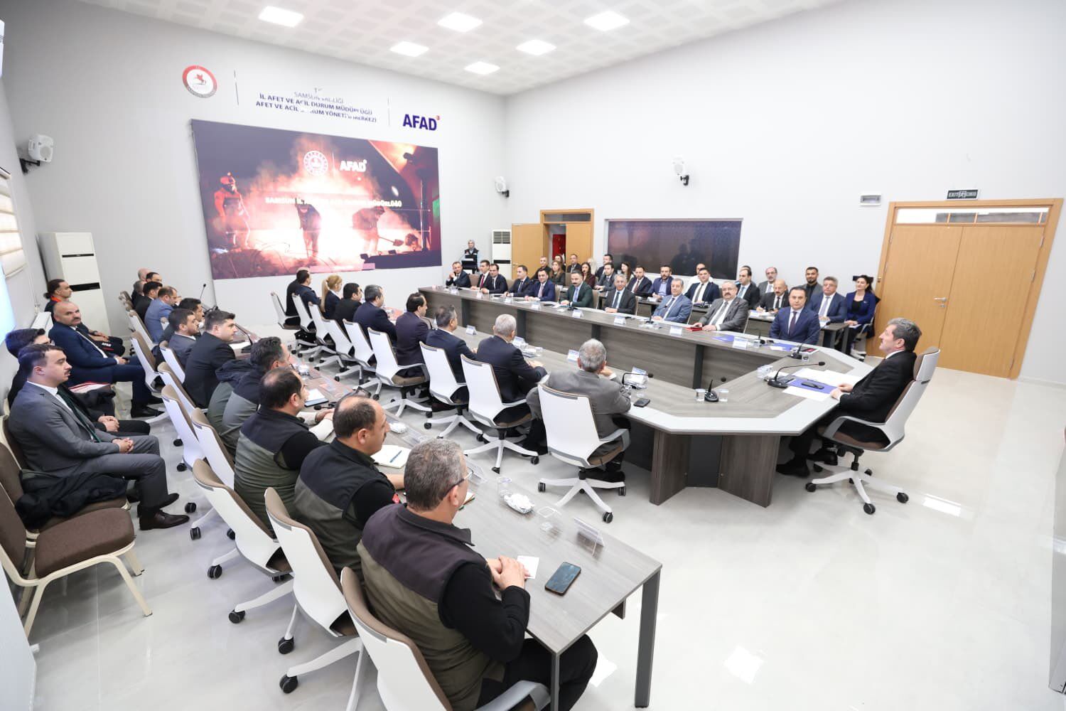 H Gh Uk Yc W I A E0Dw Z