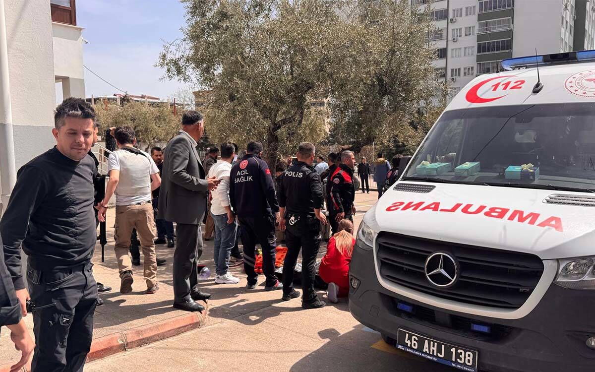 Maras Ta Okula Silahli Saldiri 4 Kisi Yasamini Yitirdi