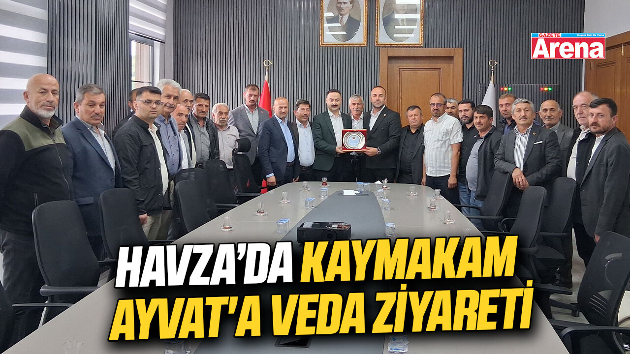 Kaymakam Ayvat'a muhtarlardan veda ziyareti
