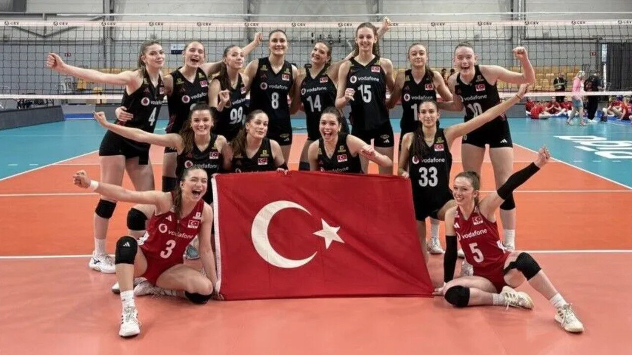 18 Yas Alti Kadin Milli Voleybol Takimi Avrupa Ikincisi Oldu Wuc7