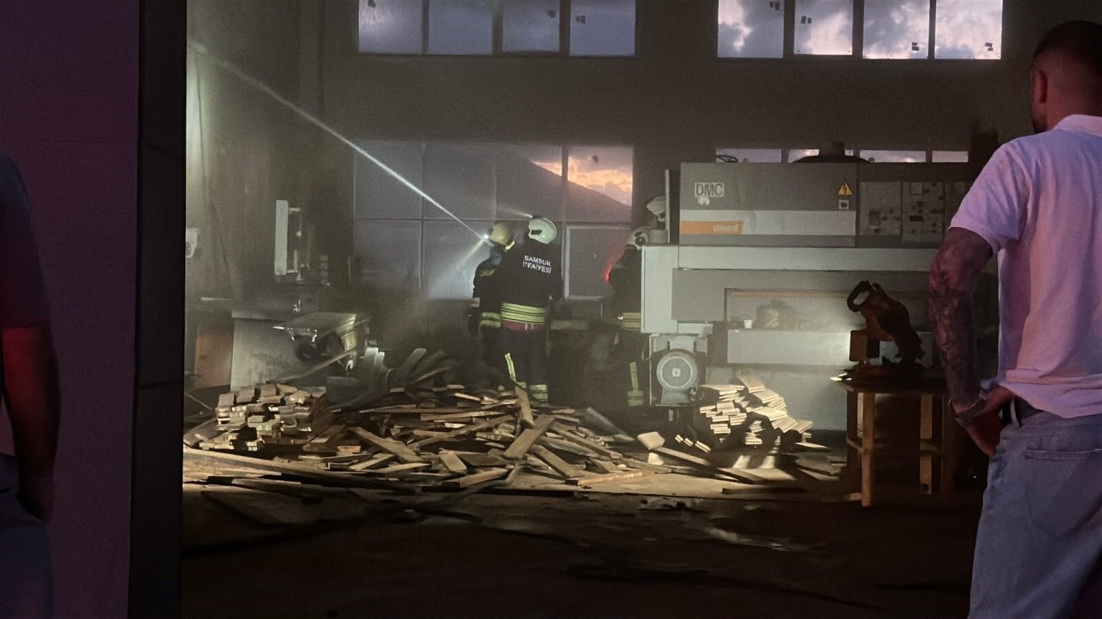 Samsun'da Kereste Imalathanesinde Yangın (2)