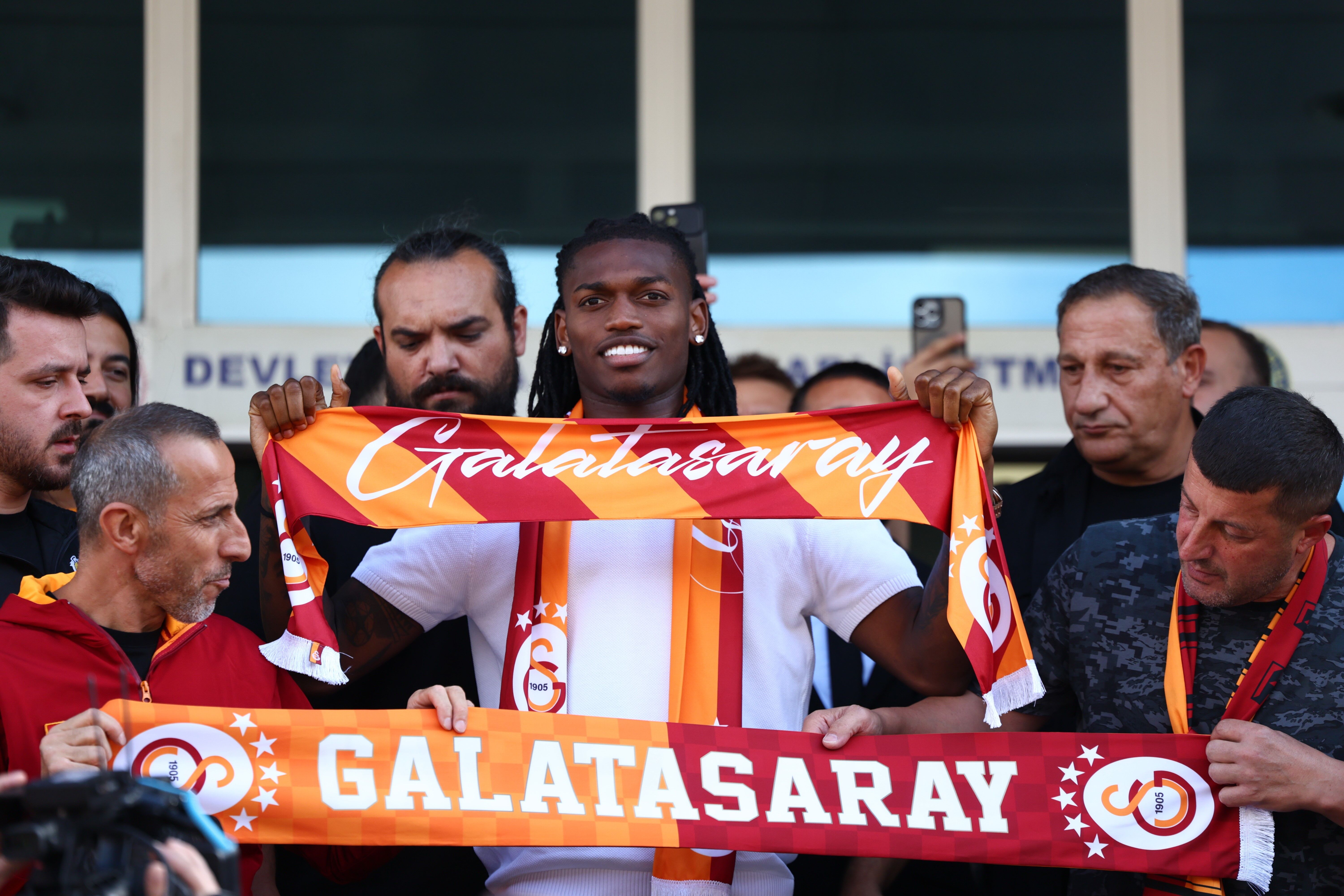 Galatasaray’ın yeni yıldızı Rafael Leao’dan Süper Lig mesajı-1