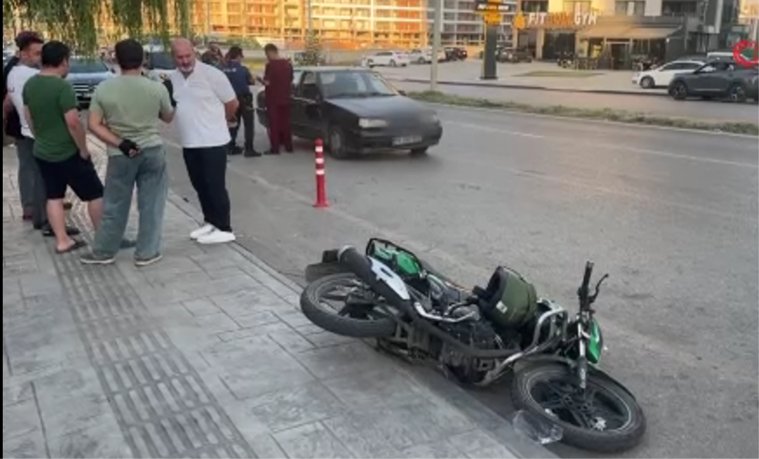 Atakum’da otomobil ile motosiklet çarpıştı: 1 Yaralı-1