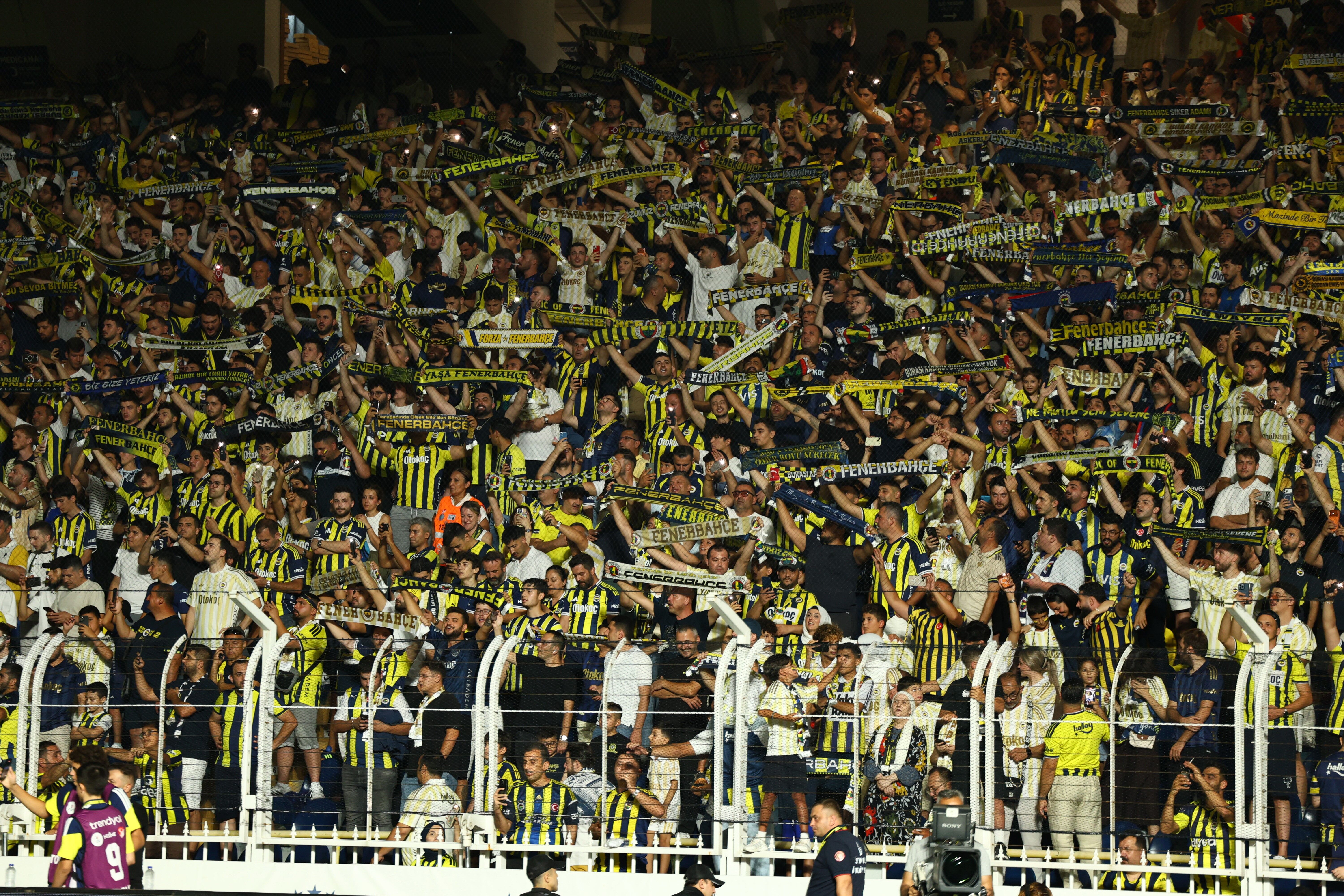 Fenerbahçe'de Ilk 11'E Iki Isim Değişikliği (5)