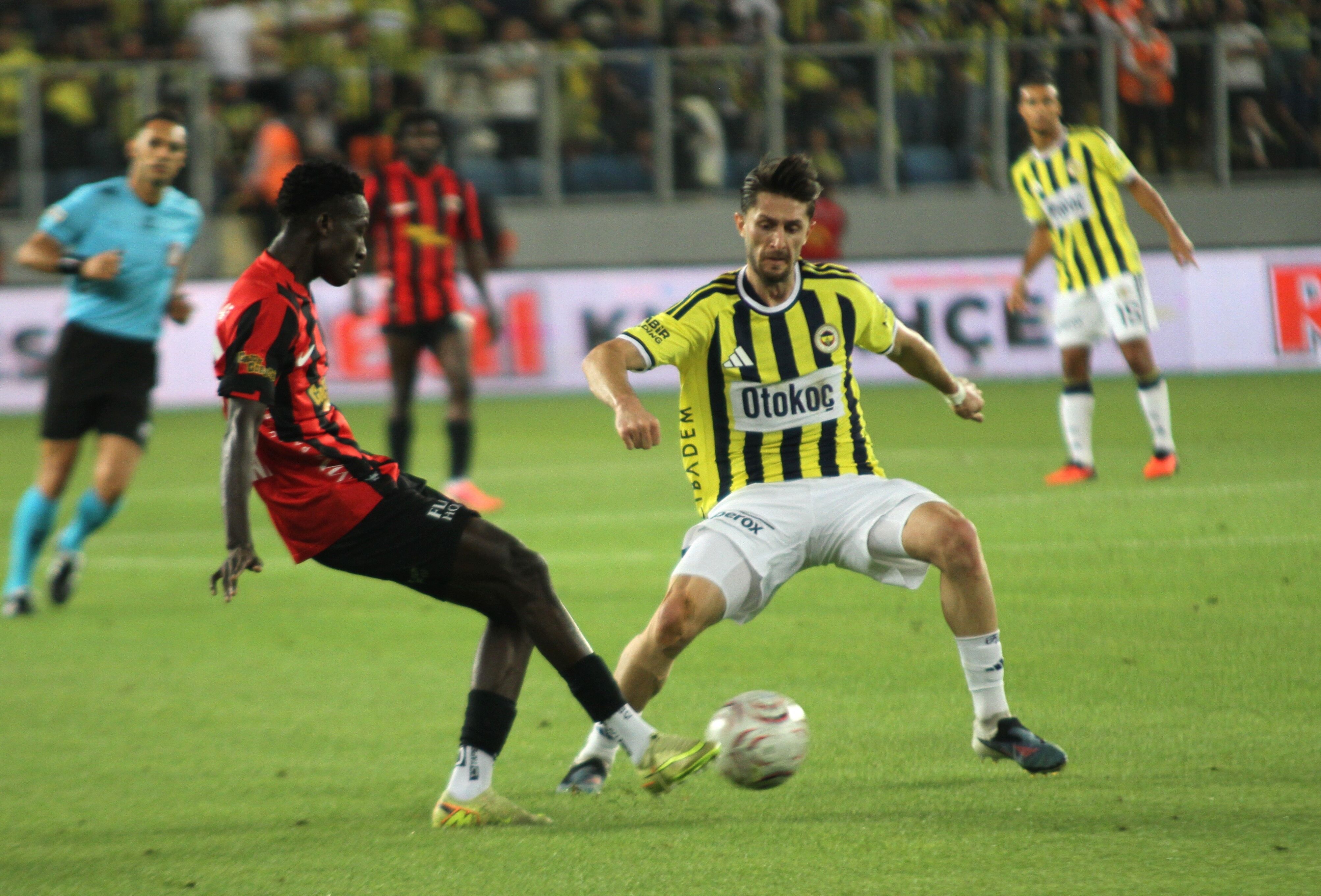 Gençlerbirliği Fenerbahçe Maçında Ilk Yarı 1 1 Sona Erdi (4)